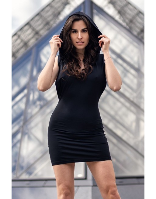 Robe noire sensuelle avec capuche et bandeau poitrine Adriana